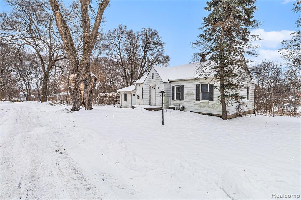 8050 Ortonville Road, Clarkston, MI 48348 — front exterior