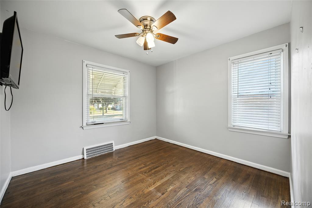 8420 Warren Boulevard, Center Line, MI 48015 — Photo 9