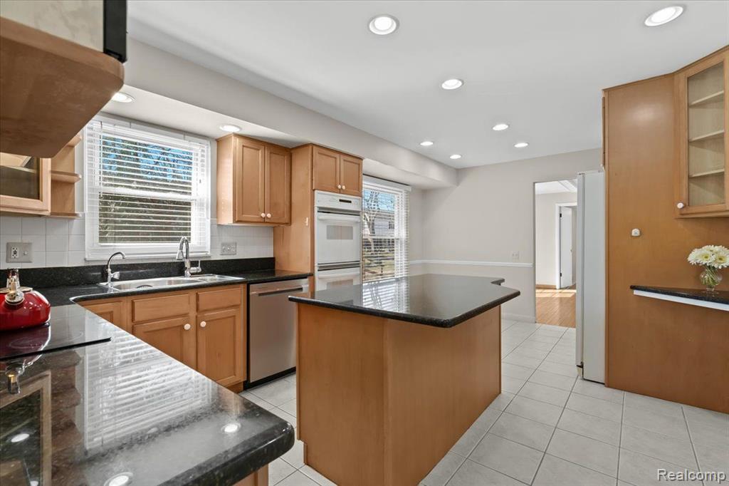 5888 RED COAT Lane, West Bloomfield, MI — Photo 10