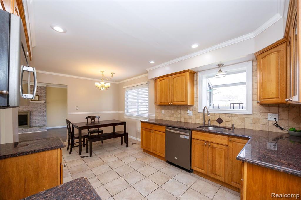 9722 BLAUVELT Drive, Grosse Ile, MI 48138 — Photo 21
