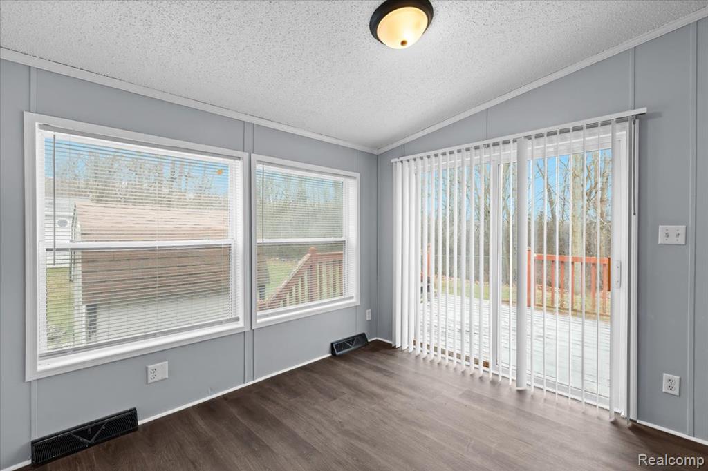 28289 Spruce st., Flat Rock, MI 48134 — Photo 13