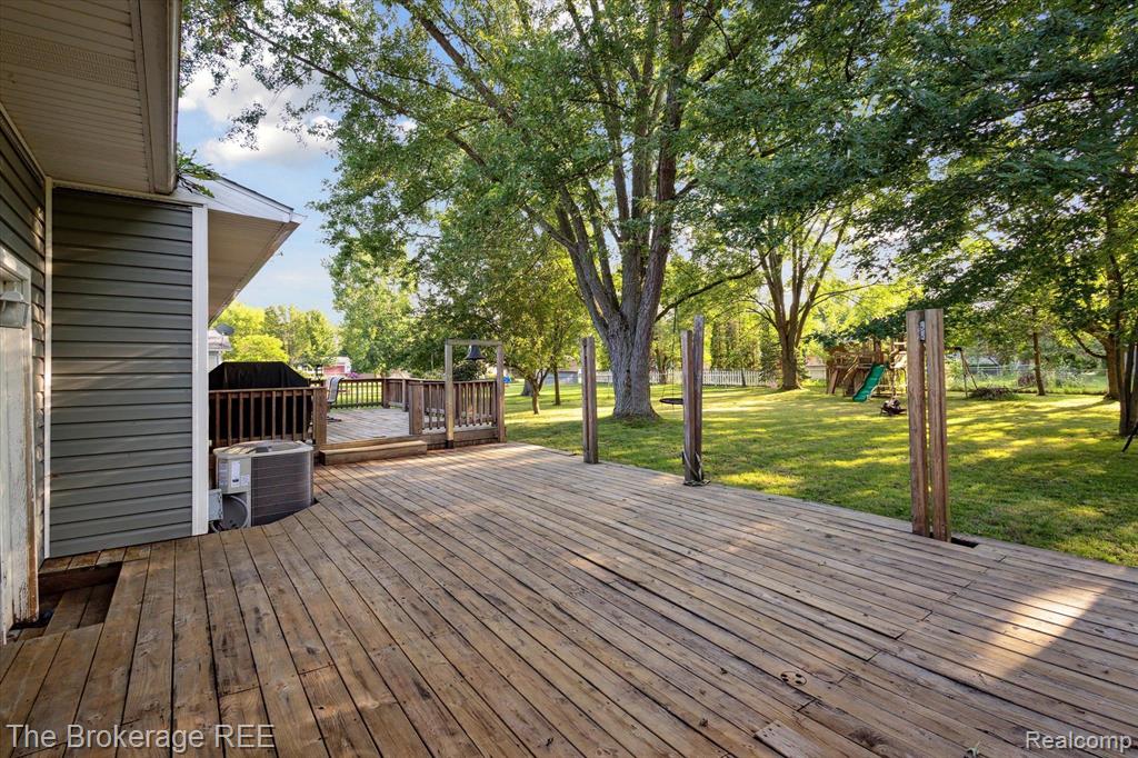7092 FAIRGROVE Drive, Swartz Creek, MI 48473 — Photo 22