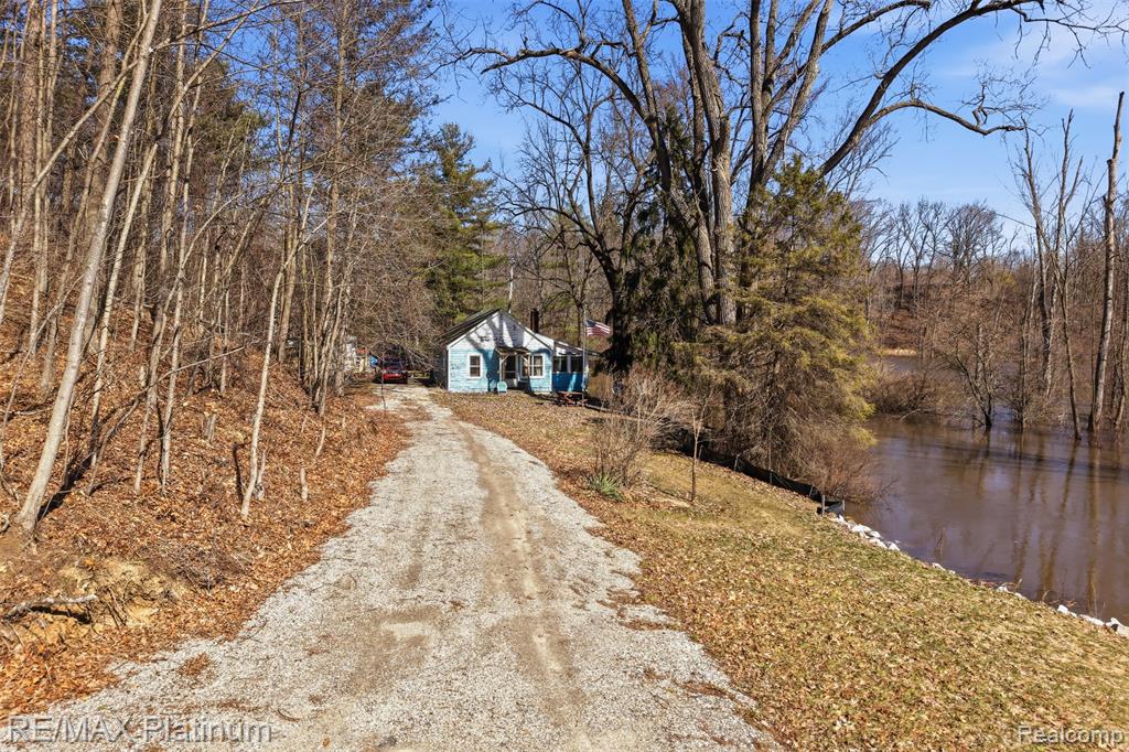 2555 E Cohoctah Road, Howell, MI 48855 — Photo 9