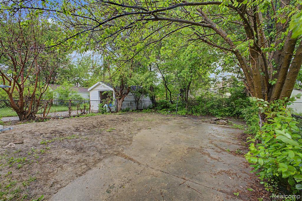 8849 Whitcomb Street, Detroit, MI 48228 — Photo 34