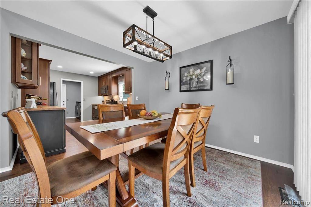 295 WINDING Brook, Commerce Twp, MI 48390 — Photo 10