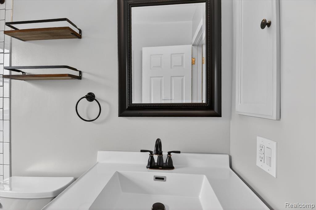 830 Mapleknoll Avenue, Madison Heights, MI 48071 — Photo 19