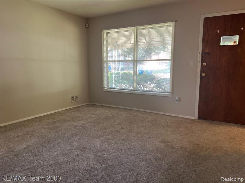 4919 MCKINLEY Street, Dearborn Heights, MI 48125 — Photo 8