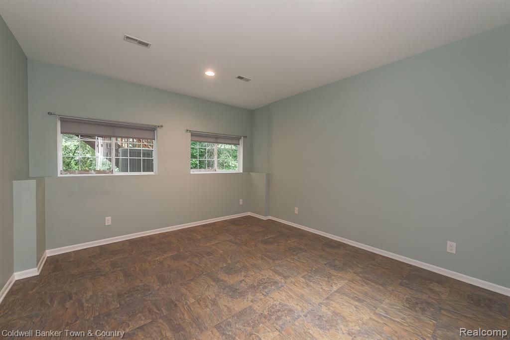 6711 CORTLAND Avenue, Brighton, MI 48114 — Photo 32