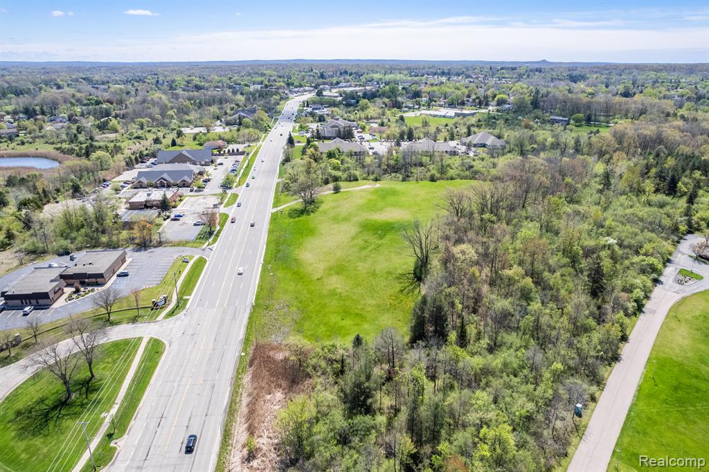 8152 S SAGINAW Street, Grand Blanc, MI 48439 — Photo 4