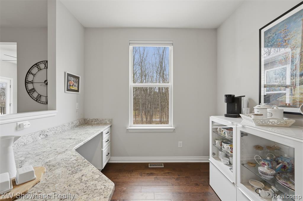 30253 MACINTOSH Lane, New Hudson, MI 48165 — Photo 18