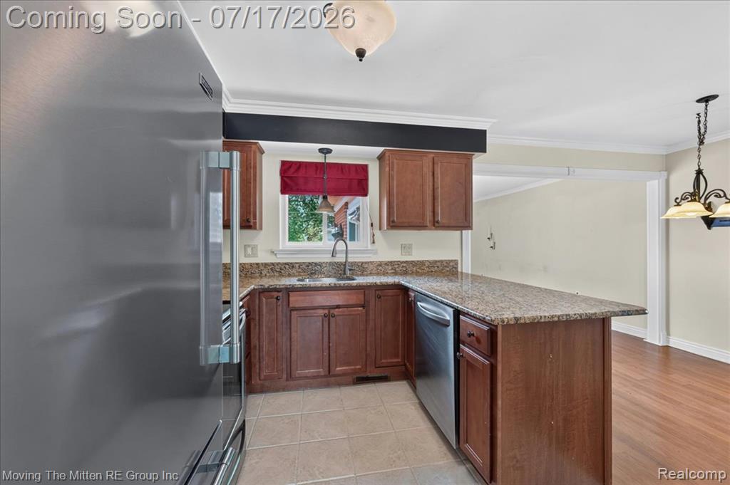 648 S Dowling Street, Westland, MI 48186 — Photo 9