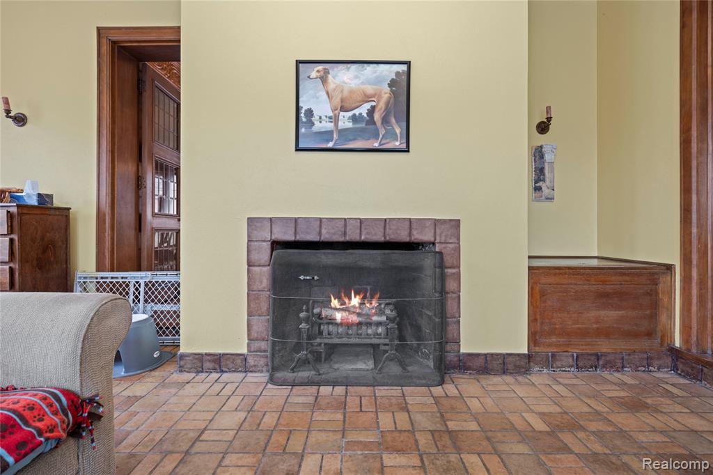 2475 Iroquois Street, Detroit, MI 48214 — Photo 21