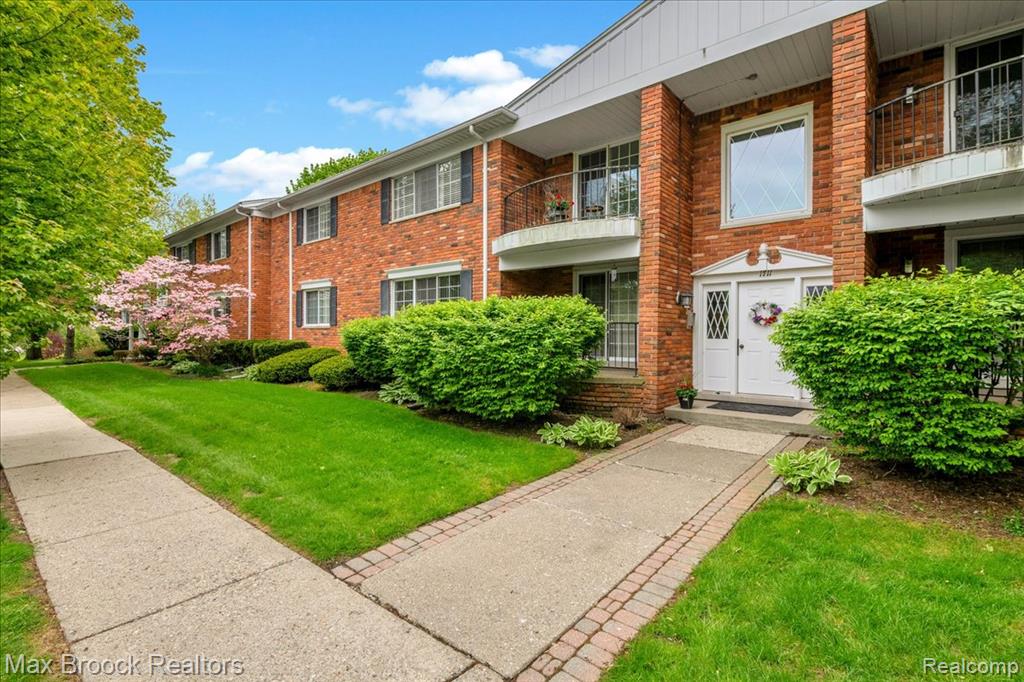 1711 Huntingwood Lane, C, Bloomfield Hills, MI 48304 — Photo 2