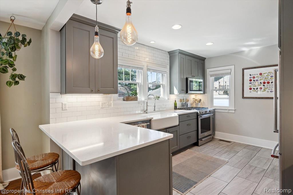 712 S LAUREL Street, Royal Oak, MI 48067 — Photo 16