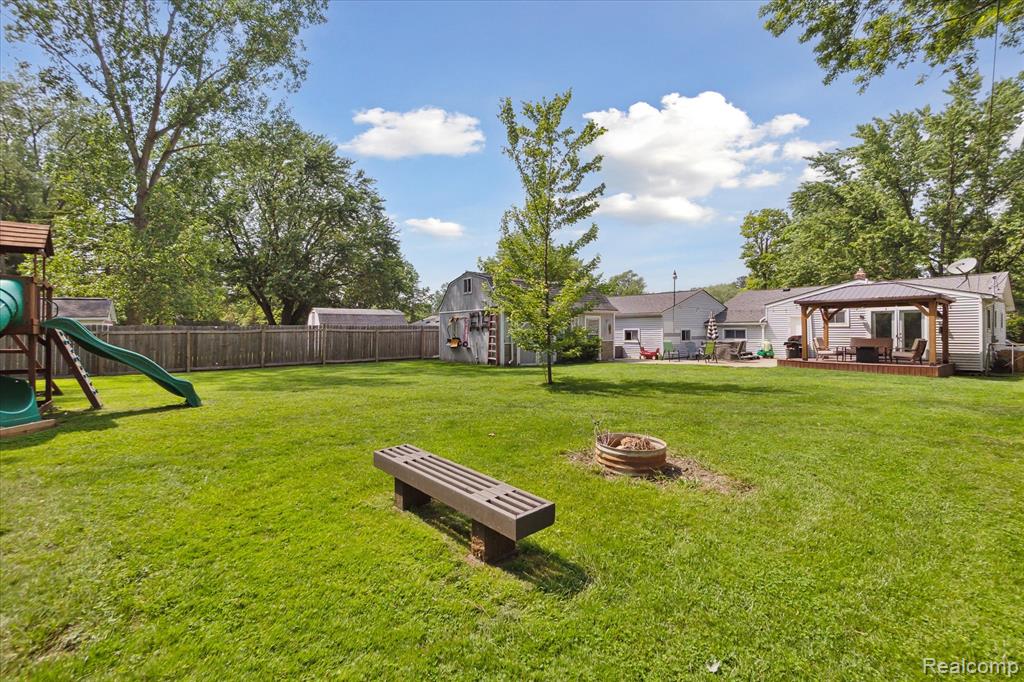 6279 Woodsdale Drive, Grand Blanc, MI 48439 — Photo 40