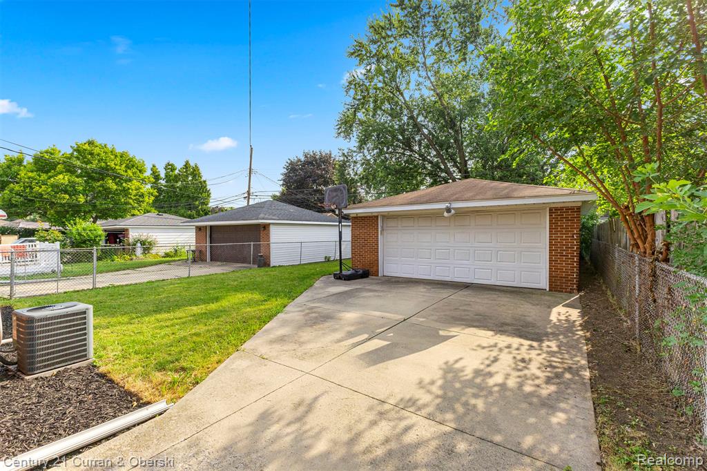 9299 Becker Avenue, Allen Park, MI 48101 — Photo 35
