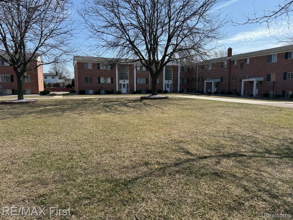 8171 DENWOOD Drive, APT 1, Sterling Heights, MI 48312 — Photo 4
