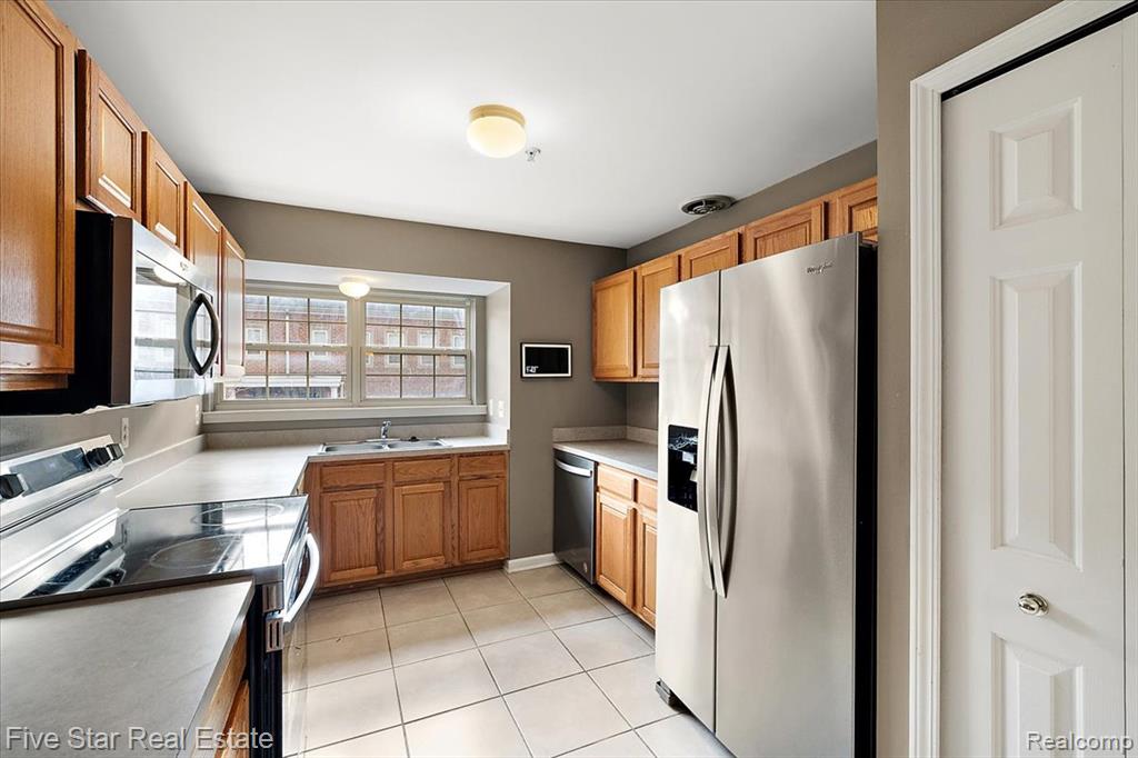 16924 Farmington Road, 93, Livonia, MI 48154 — Photo 35