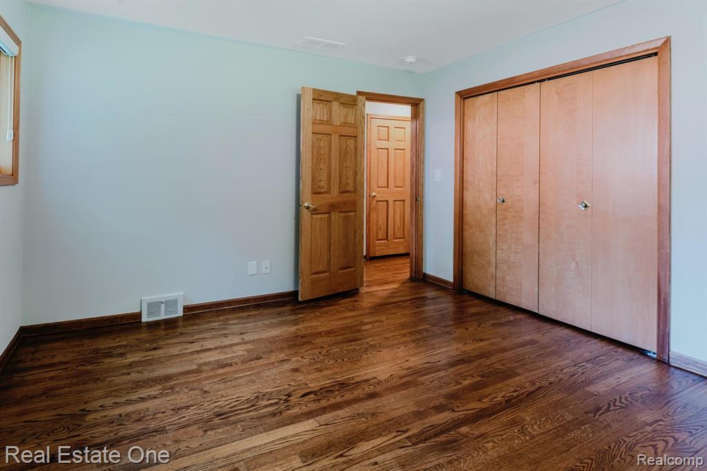 454 Lesdale Drive, Troy, MI 48085 — Photo 17