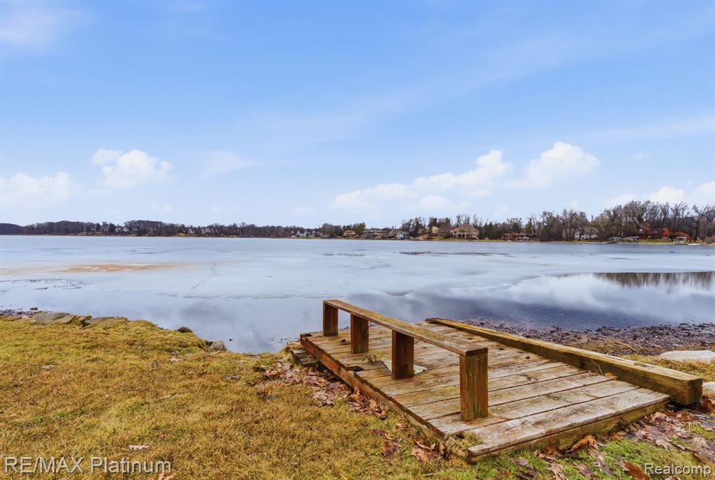 3340 Pineridge Lane, Brighton, MI 48116 — Photo 2