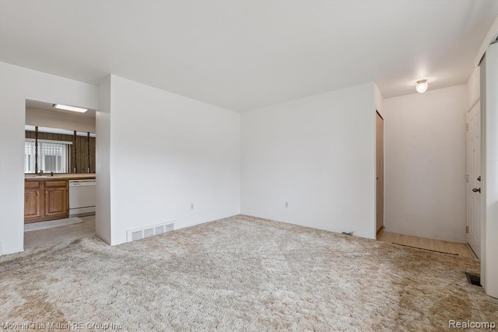 6484 Huntleigh Street, Garden City, MI — Photo 7