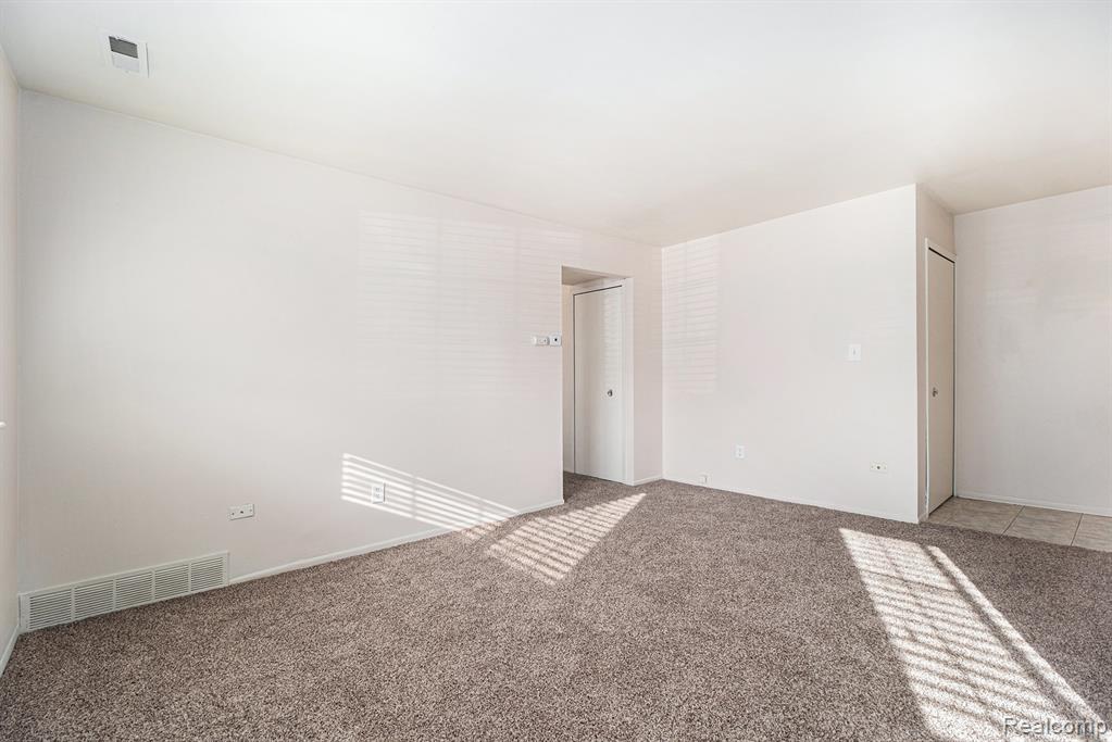 45200 Keding Street, 101, Utica, MI 48317 — Photo 11