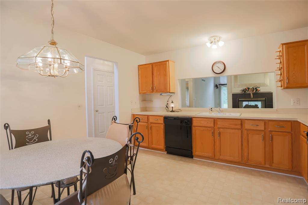 16768 Pearlcreek Court N, Macomb, MI 48042 — Photo 19