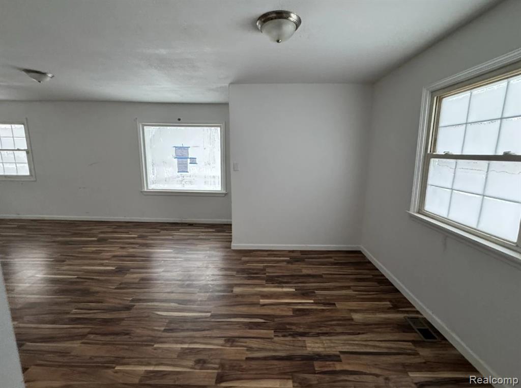 2099 Brady Avenue, Burton, MI 48529 — Photo 4