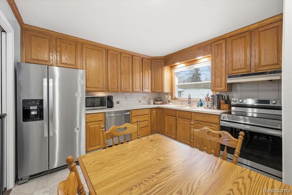 523 Tilmor Drive, Waterford, MI 48328 — Photo 23