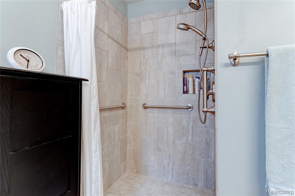 11126 Strathmore Court, Grand Blanc, MI 48439 — Photo 26