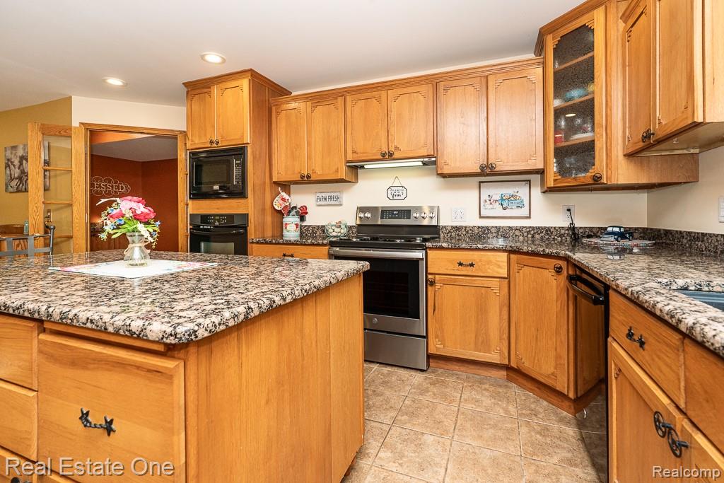 58900 12 Mile Road, New Hudson, MI 48165 — Photo 22