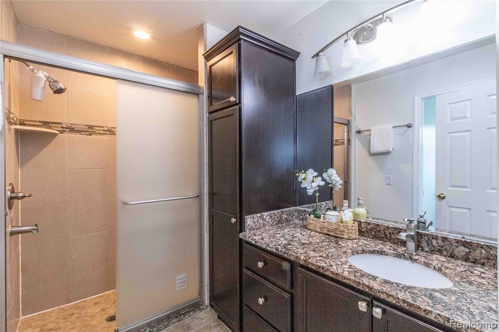 47302 Butler Lane, Novi, MI — Photo 32