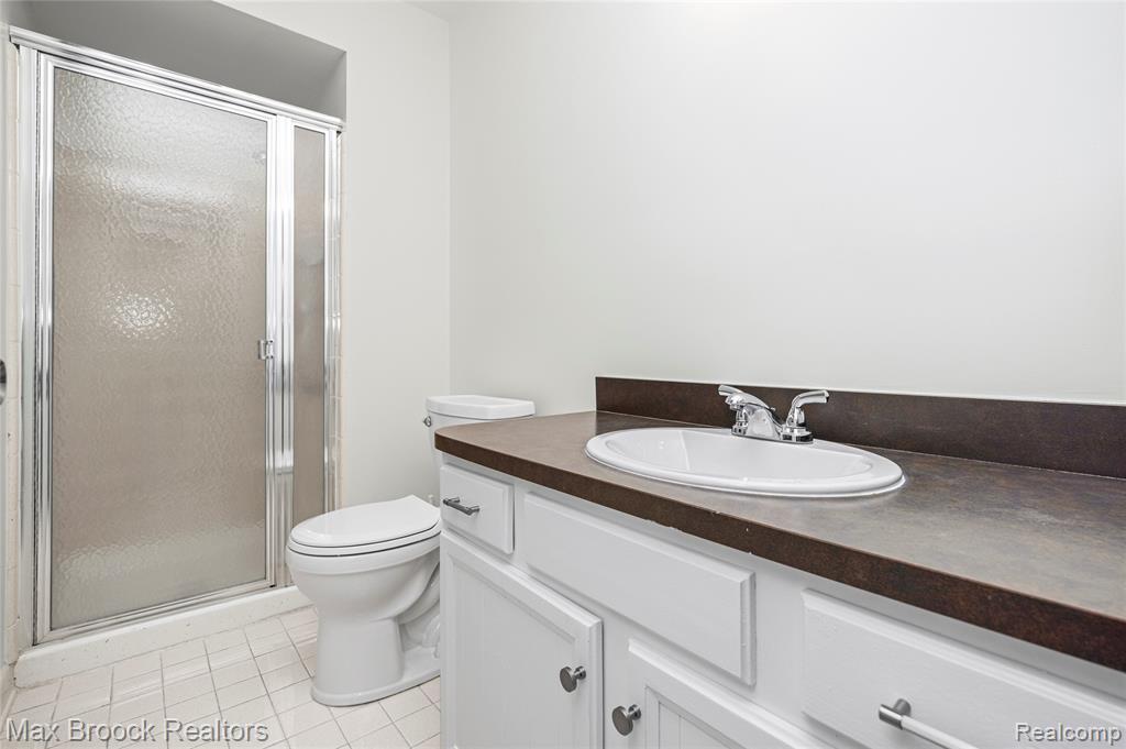 28977 Lake Park Dr. Drive, Farmington, MI 48331 — Photo 22