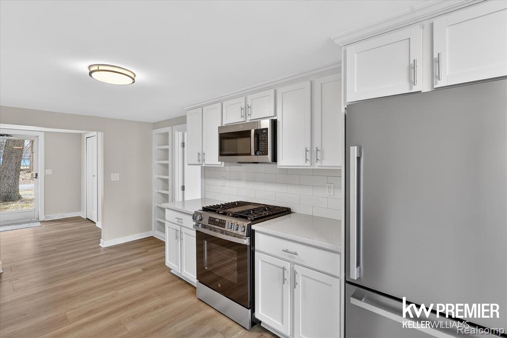 5658 Crescent Road, Waterford, MI 48327 — Photo 6