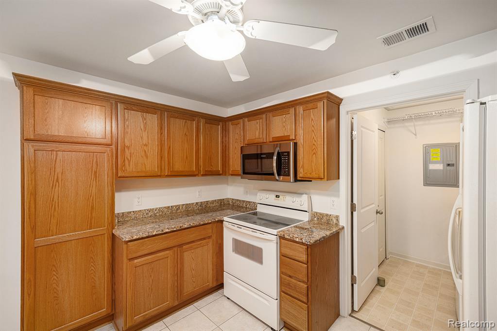 6769 Boulder Pointe Drive, Washington, MI — Photo 14