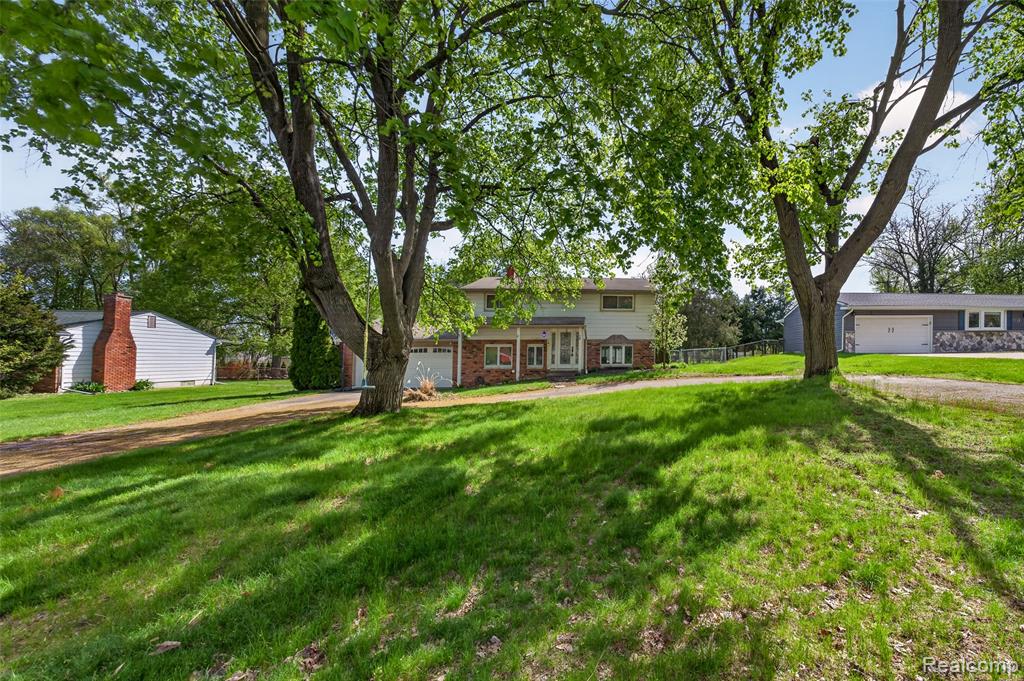 2260 Shankin Drive, Walled Lake, MI 48390 — Photo 26
