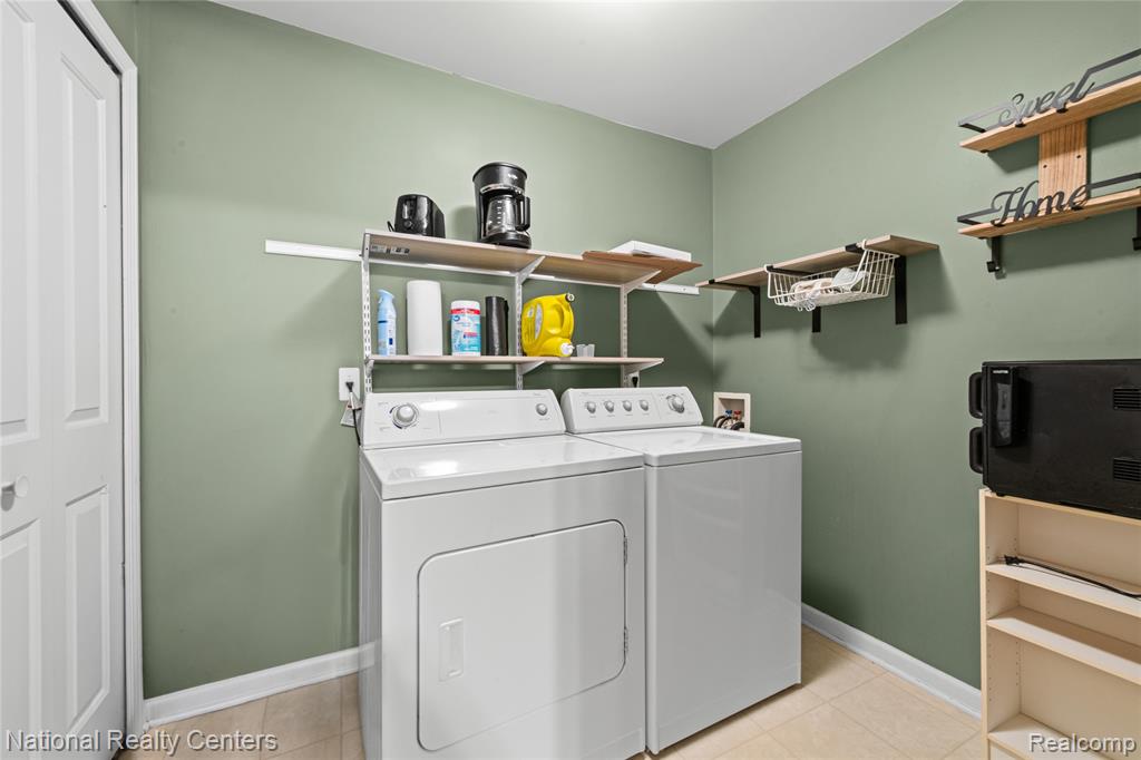 4048 Berkeley Avenue, Canton, MI 48188 — Photo 14