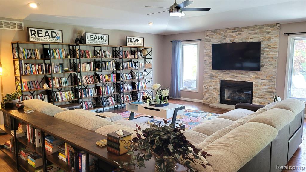 6192 N SHORE Drive, West Bloomfield, MI 48324 — Photo 21