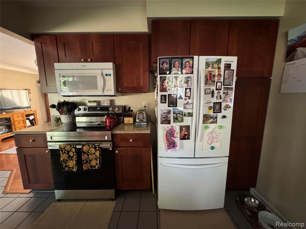 7665 Apache Trail Road, Temperance, MI 48182 — Photo 16