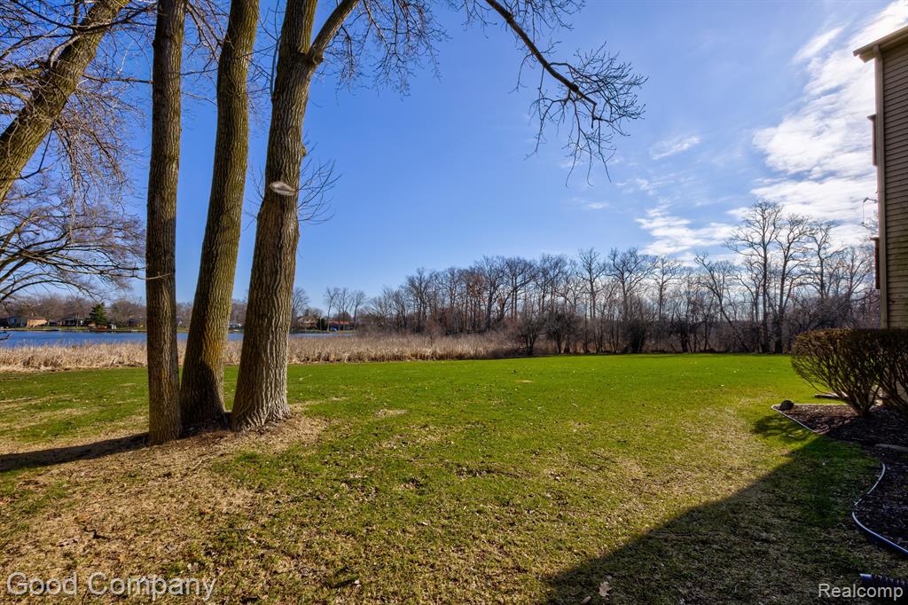 4910 HARBOR POINT Drive, 3, Waterford, MI 48329 — Photo 34