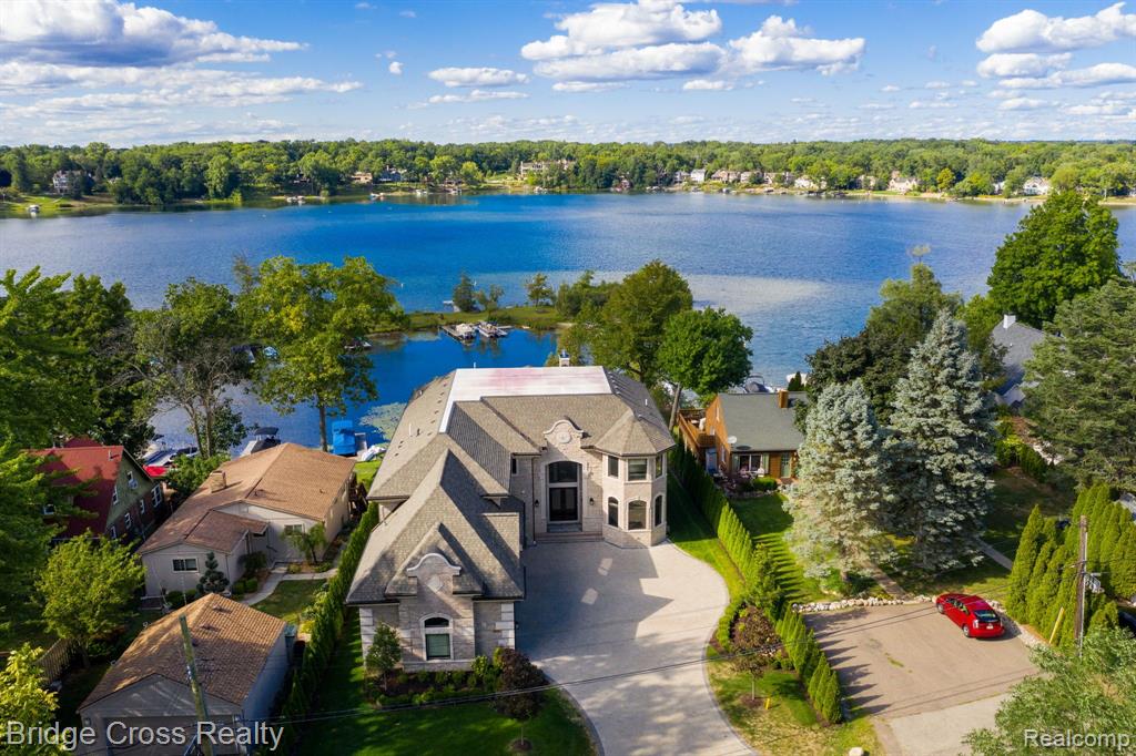 5820 LAKEVIEW Avenue, Orchard Lake Village, MI 48323 — Photo 2