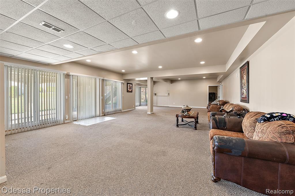 12984 Azure Drive, Utica, MI 48315 — Photo 56