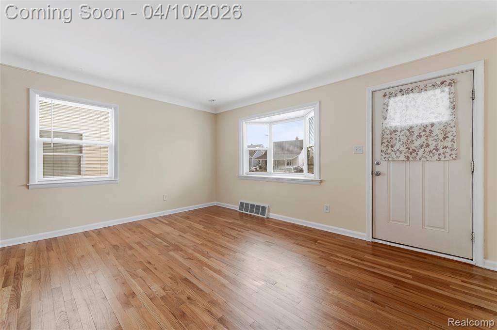 720 E Robert Avenue, Hazel Park, MI 48030 — Photo 8