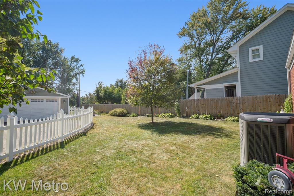 903 Hickory Avenue, Royal Oak, MI 48073 — Photo 32