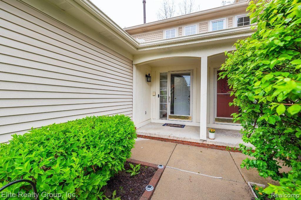 6346 PEMBROOK Drive, Westland, MI — Photo 2