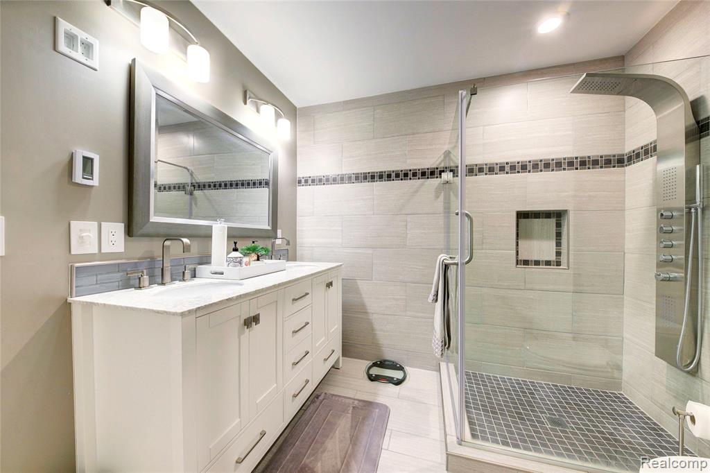 50411 Lansdowne Road, Canton, MI 48188 — Photo 55