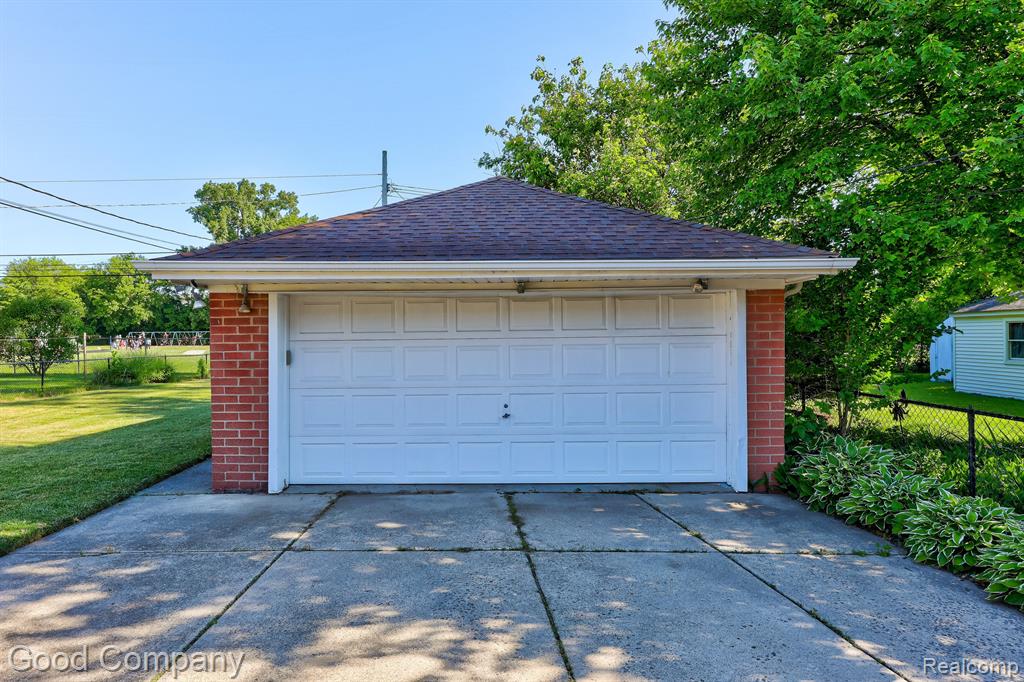 703 E BLOOMFIELD Avenue, Royal Oak, MI 48073 — Photo 37