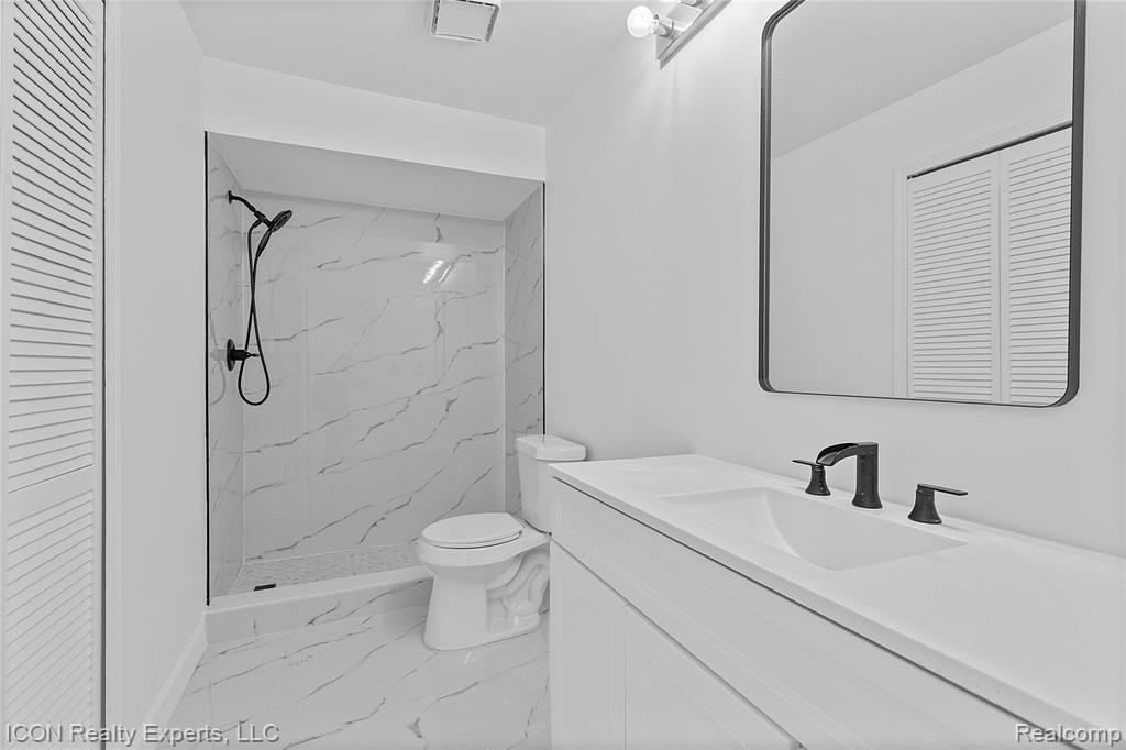 6614 Embers Court, West Bloomfield, MI — Photo 12