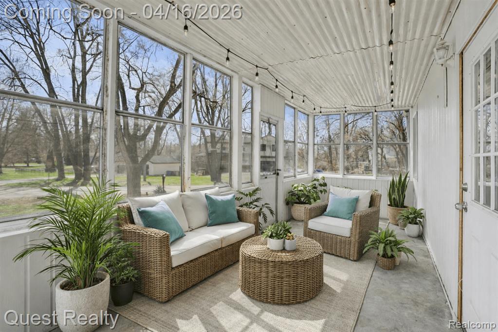 6510 Oakridge Drive, Waterford, MI 48329 — Photo 12