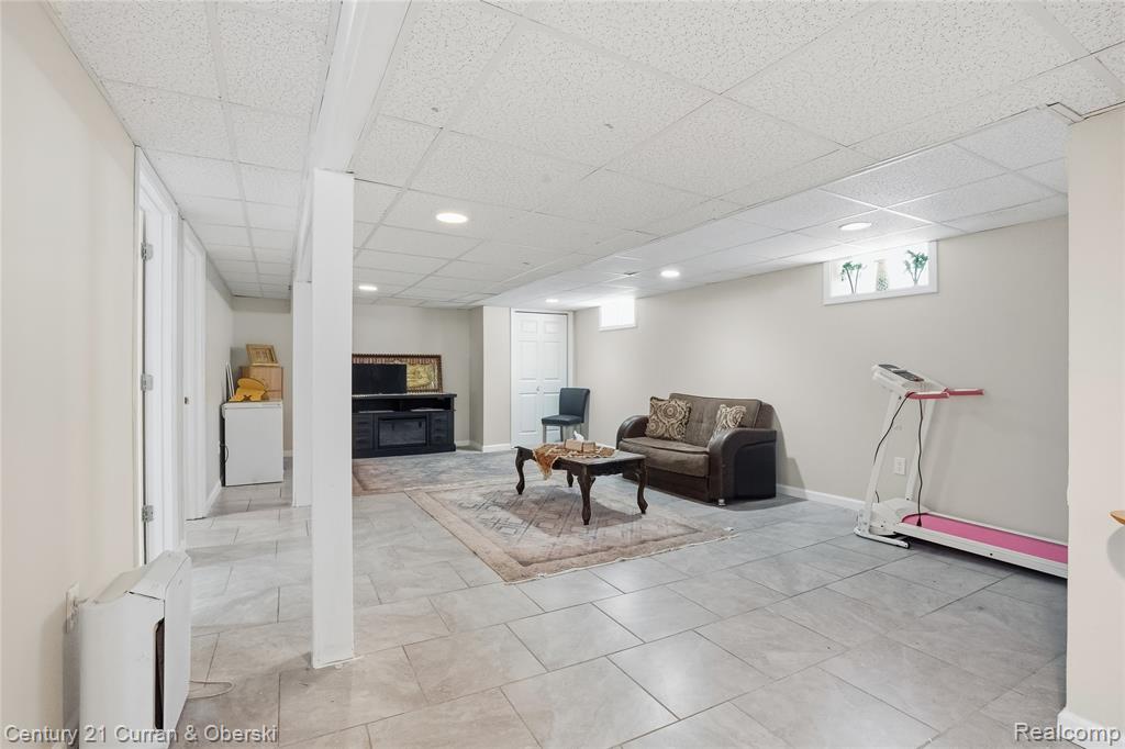 8227 Riverview Street, Dearborn Heights, MI 48127 — Photo 17